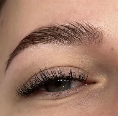 Stylizacja brwi Płock - regulacja i henna brwi Modern Beauty